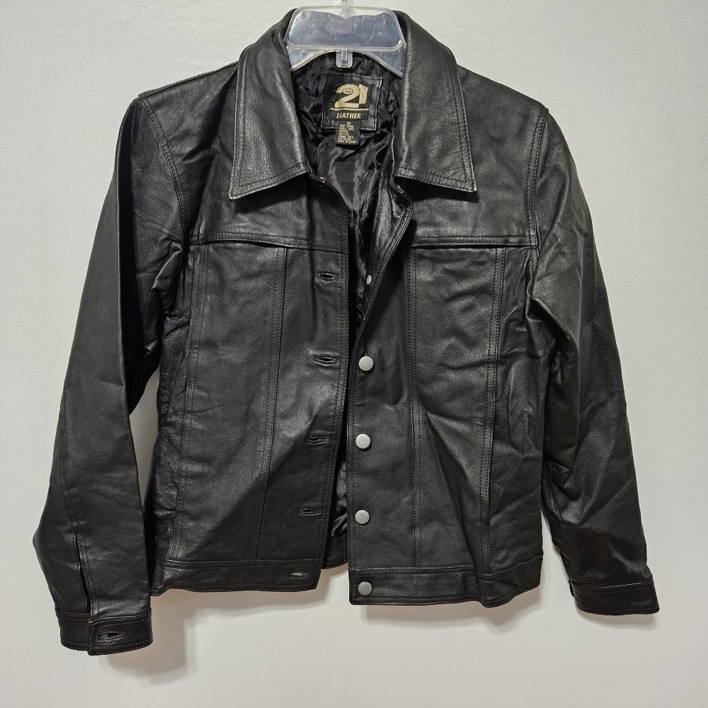Women's RUE 21 Black Metal Button  100% Leather Vintabe Jacket Size Medium B22